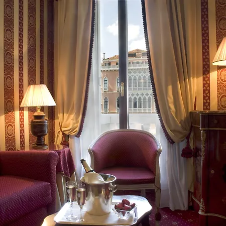 Sina Palazzo Sant'angelo Venedik